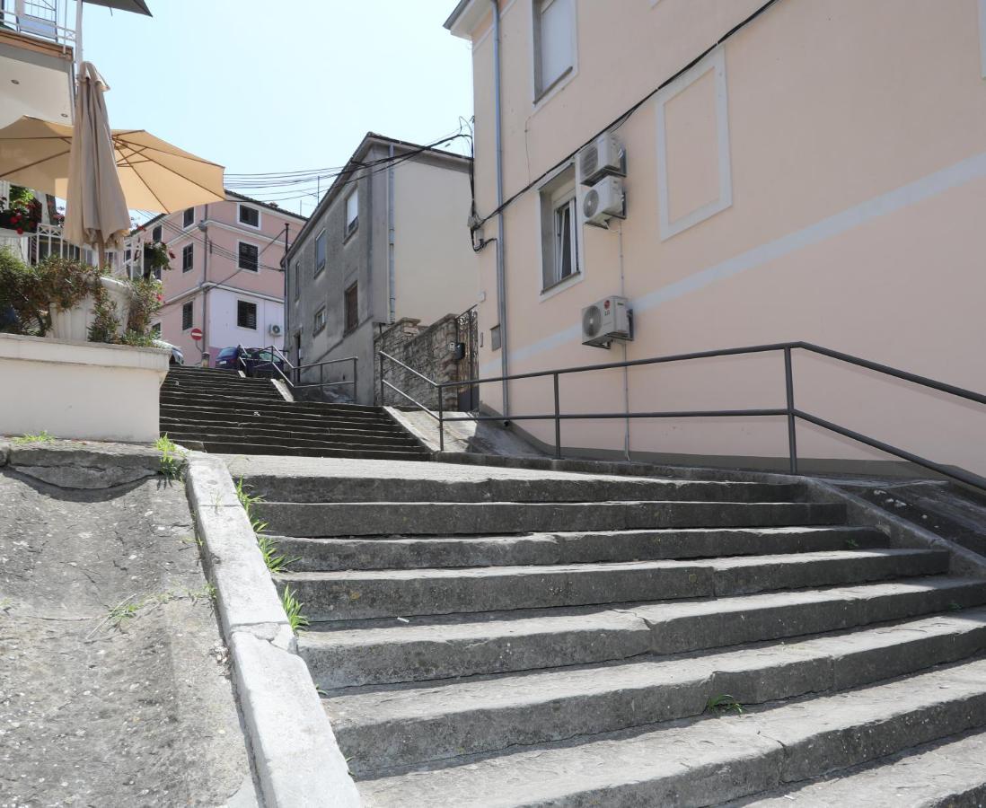 Apartman Kamala Pula Exterior photo